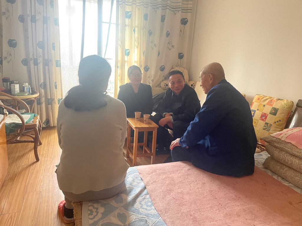 广益街道风顺社区：人大代表送温暖 走访慰问暖人心